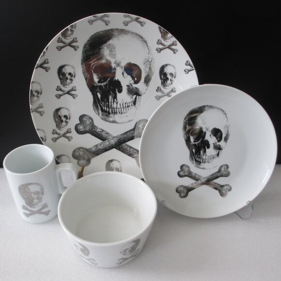 Z GALLERIE "SKULL & BONES" DINNERWARE SET❤️ - Picture 3 of 16